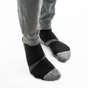 Performance Ankle Sock black on model