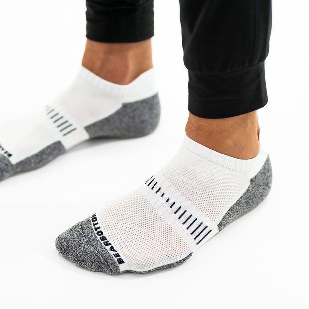 Performance Ankle Sock White on model photo 2