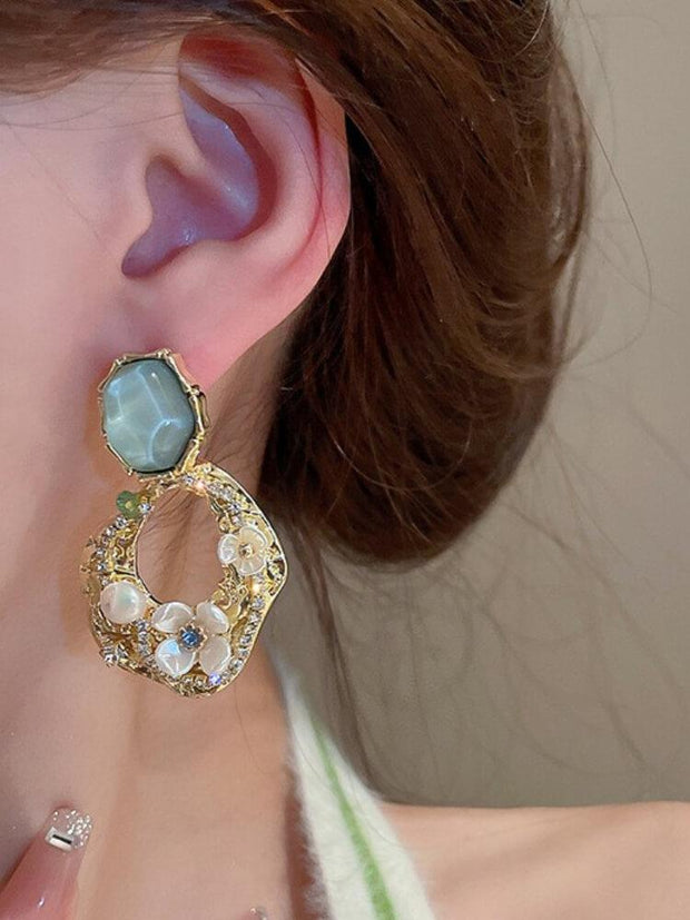 Silver Needle Diamond Inlaid Flower Pearl Earrings